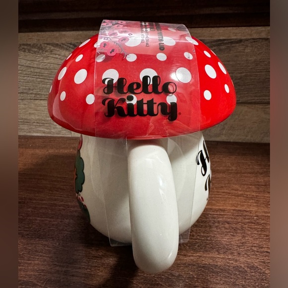 Hello Kitty Sculpted Ceramic Mushroom Mug with Lid - NEW - 16oz - Picture 3 of 5